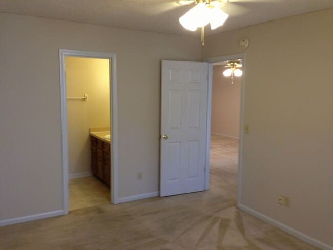 Building Photo - 156 Thames Valley Ct