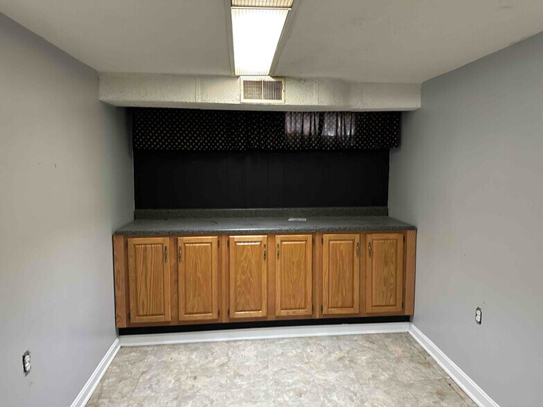 Building Photo - 9812 Sunkist Way