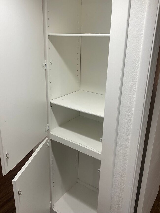 Building Photo - Nicely updated 3/2 SFH in Glendale w no HOA