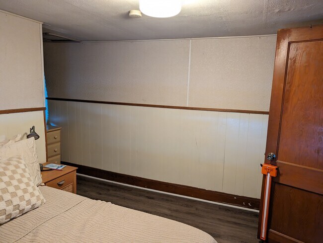 Building Photo - 301 E Eleanor St