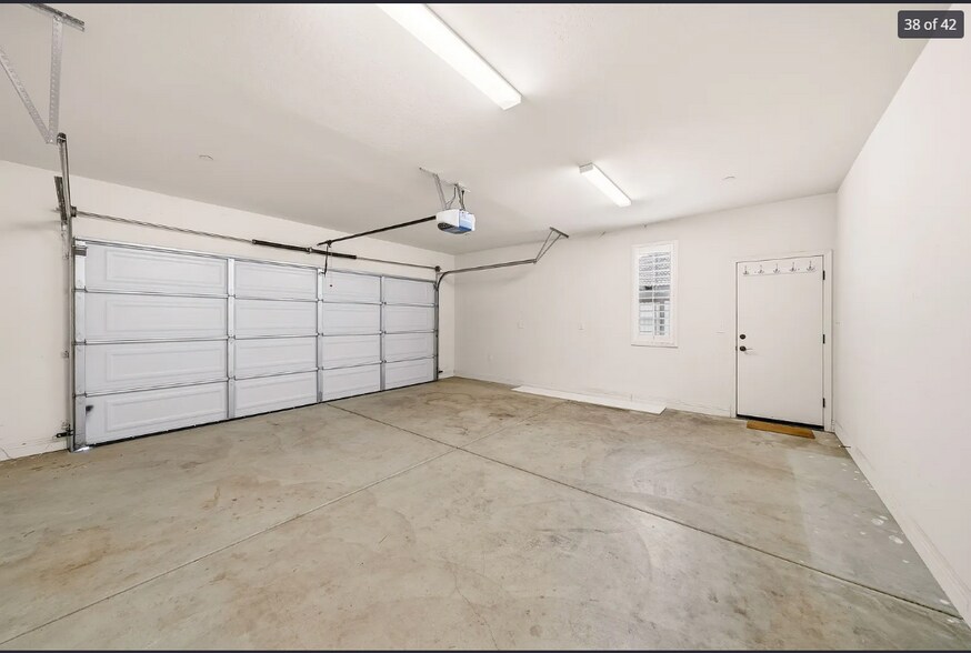 Building Photo - 7303 Whiskey Creek Dr