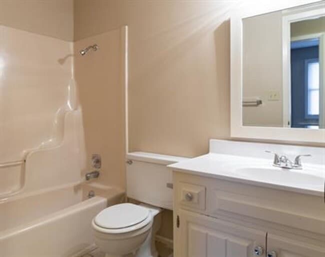 Building Photo - Lakewood Village Patio Home!