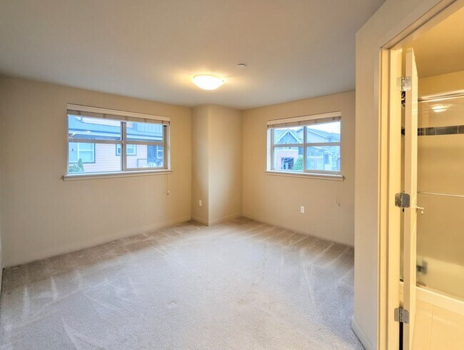 Building Photo - 2Bd/2.25Ba Mukilteo Townhouse