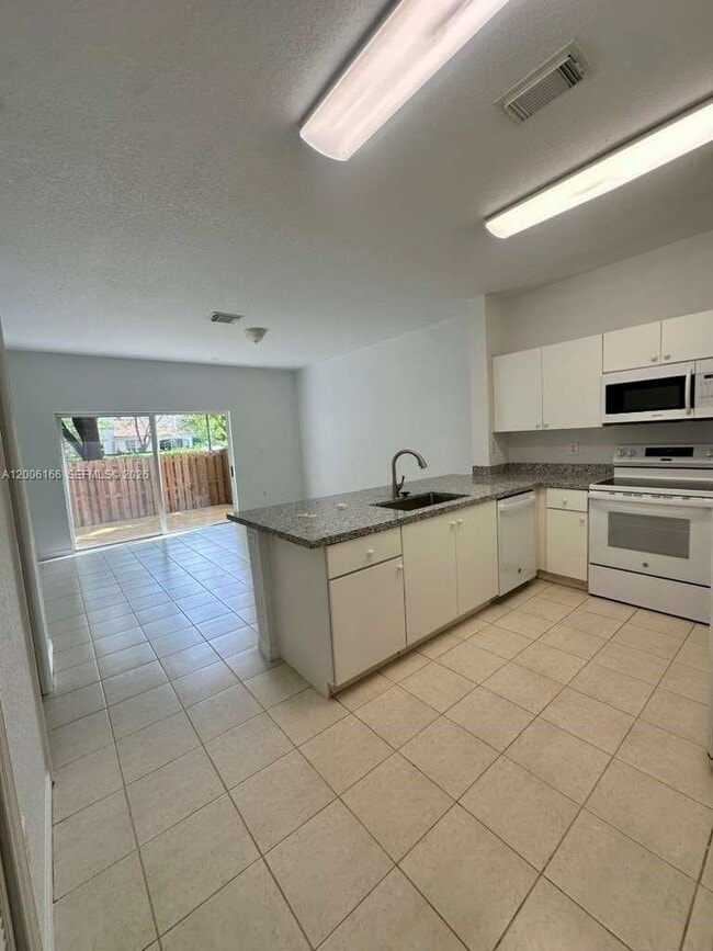 Building Photo - 10760 NW 82nd Terrace