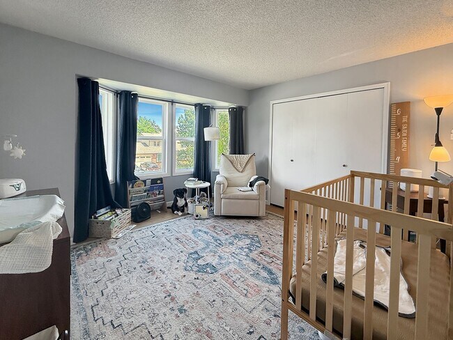Building Photo - $0 DEPOSIT OPTION. SPACIOUS 4-BEDROOM CENT...