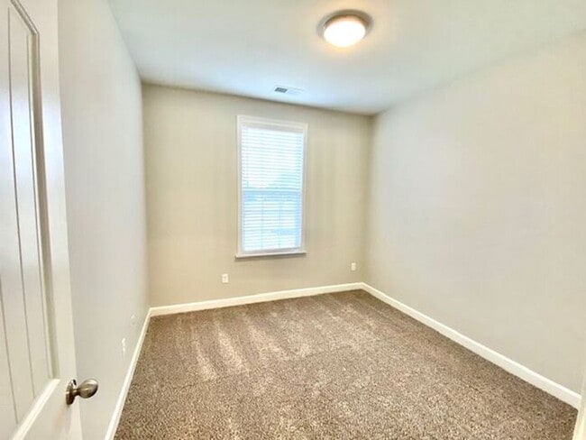 Building Photo - Now Leasing a 5-bedroom 3 bath home in Walls, Mississippi at Mallard Park