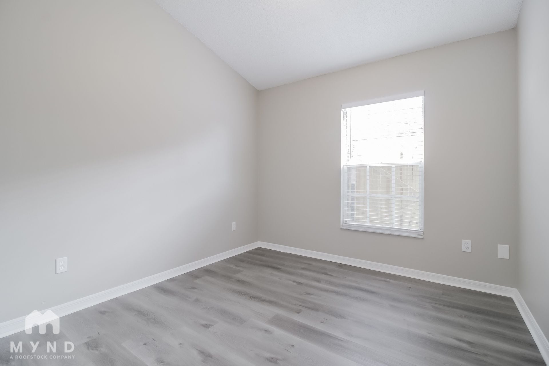 Building Photo - 4830 Fort Dodge St