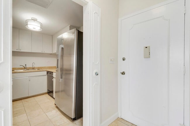 Building Photo - 2800 N Flagler Dr
