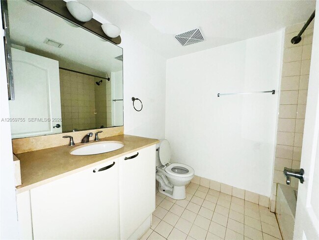 Building Photo - 2101 Brickell Ave