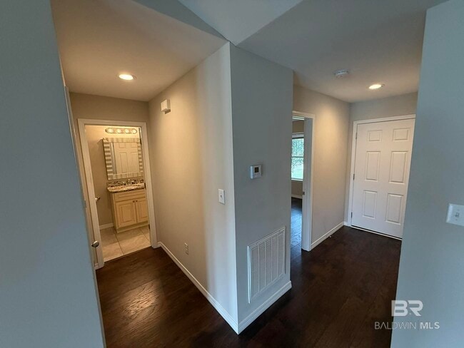 Building Photo - 912 Sentinel Cir