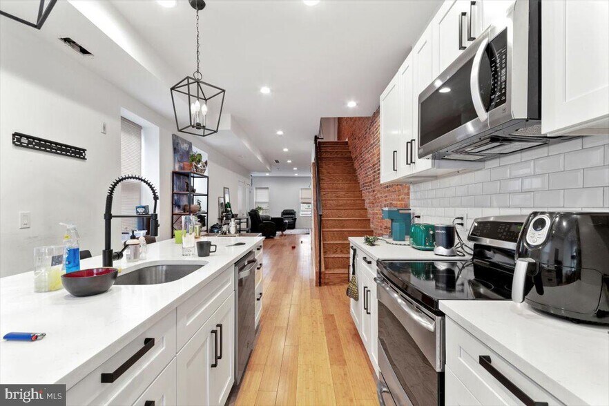 Building Photo - 721 N 40th St