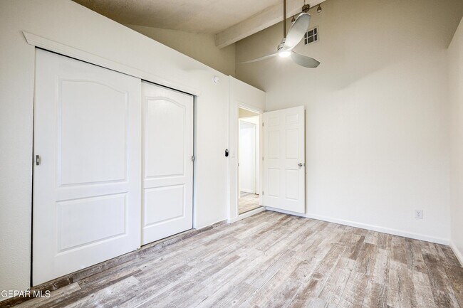 Building Photo - 5733 Saplinas Rd