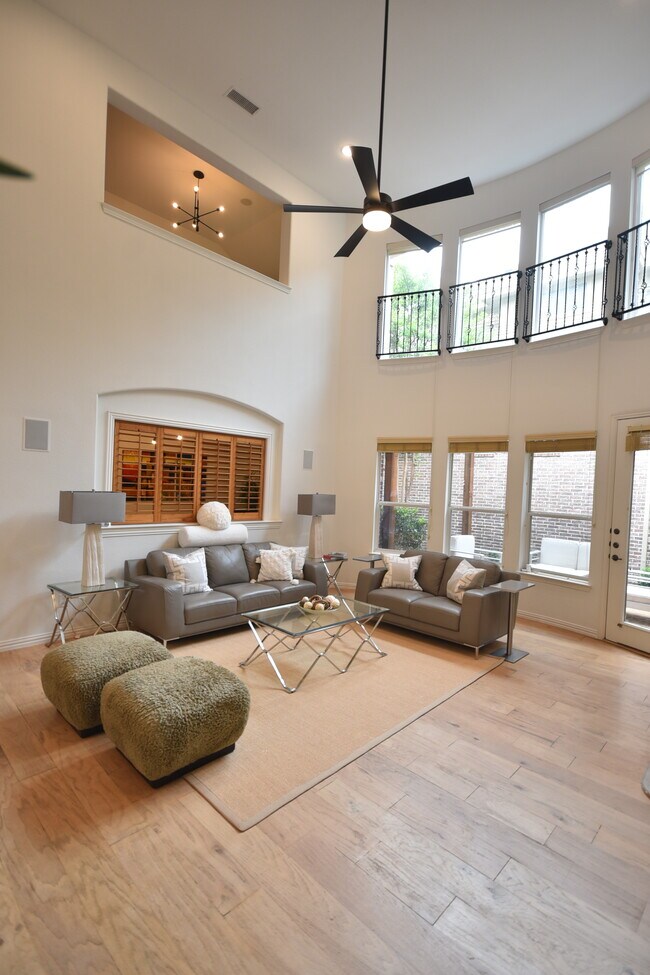 Building Photo - 5447 Wendover Dr
