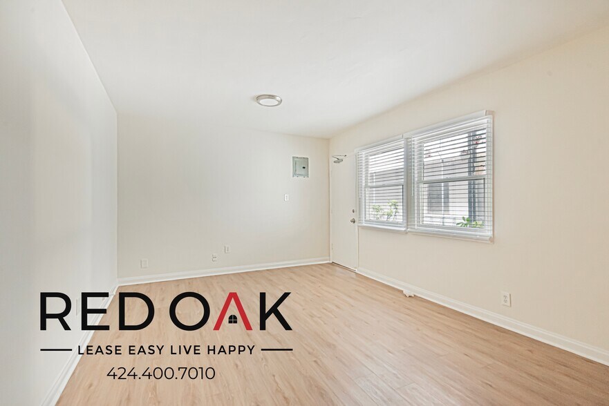 Building Photo - 615 N Rossmore Ave