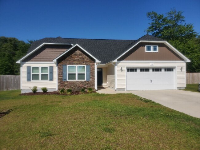 Building Photo - NEW LISTING!!!!!