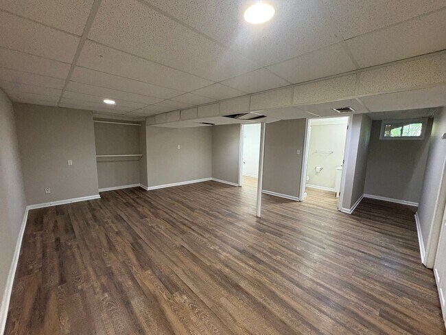 Building Photo - 3 Bedroom 2 Bathroom Available Now! Blue Springs, MO!!
