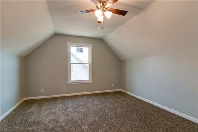 Building Photo - For Rent – Spacious 4 Bedroom Home Near Fo...