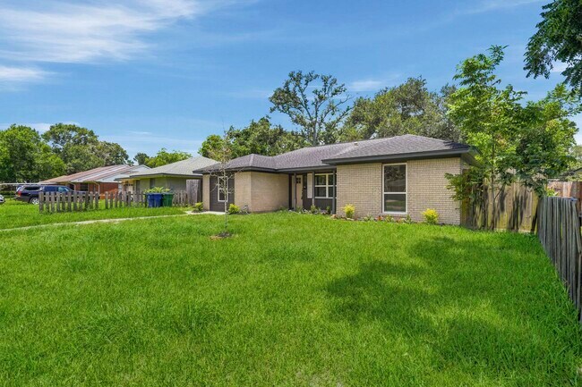 Building Photo - 913 Meadowlane St