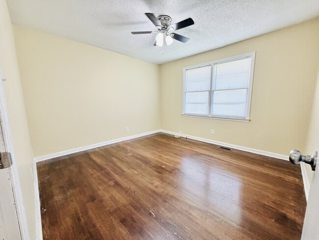 Building Photo - 400 S Highland Forest Dr