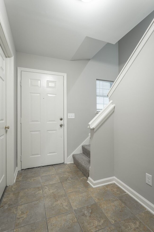 Building Photo - 2 Bedroom, 2 Bath townhome in East Brainerd!