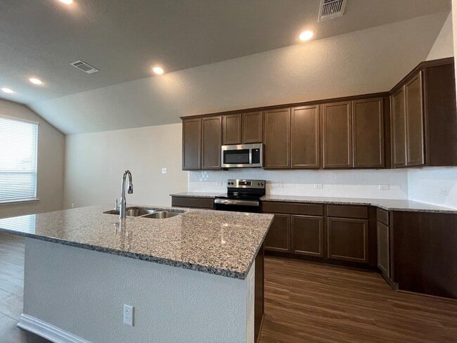 Building Photo - 7519 Broadmoor Cv