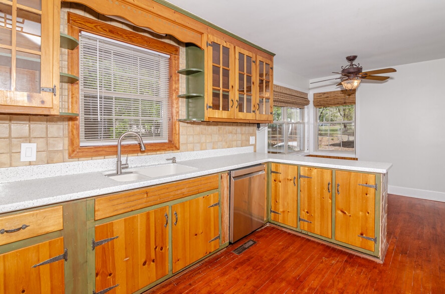 Building Photo - 1416 Hilltop Dr