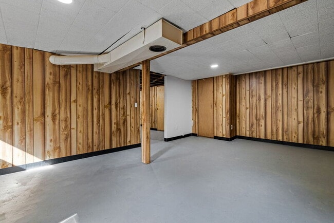 Building Photo - 1122 Roxton Dr