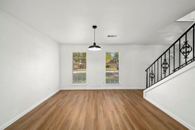 Building Photo - 12711 Shady Knoll Ln