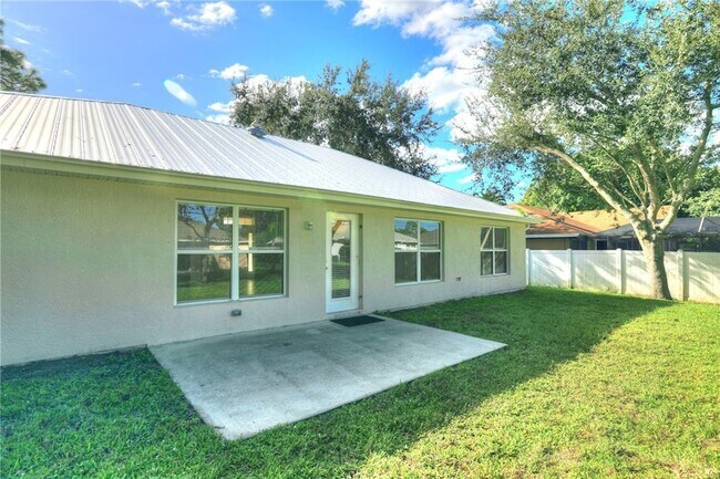 Building Photo - 573 Belfast Terrace