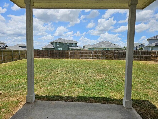 Building Photo - 210 Four Star Dr