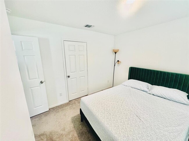Building Photo - 1601 Holly Lk Dr