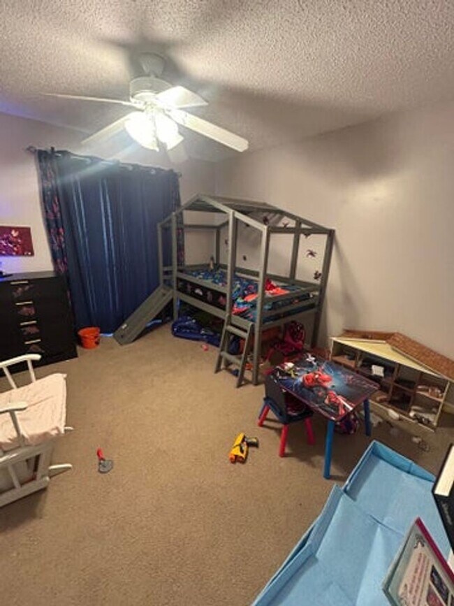 Building Photo - 818 Sandtree Dr