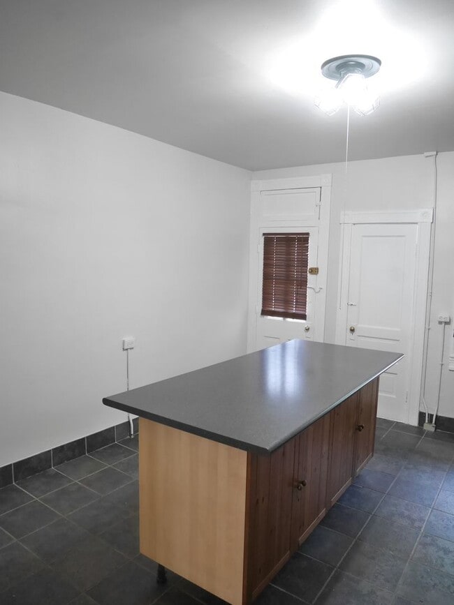 Building Photo - PRIME LOCATION! Charming 3-Bedroom Home Ne...