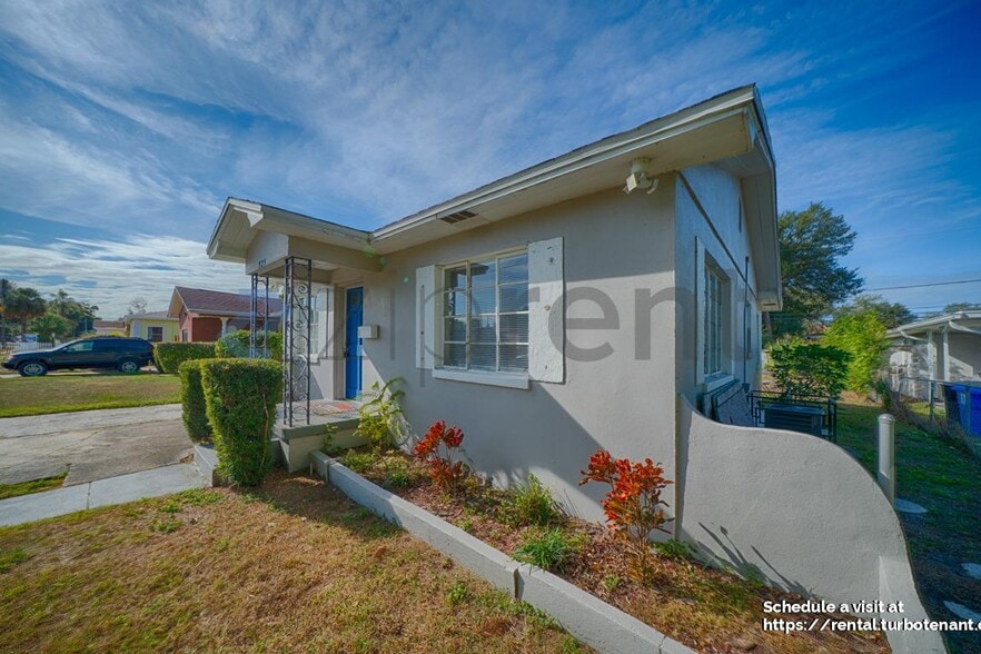 Building Photo - 925 17th St S