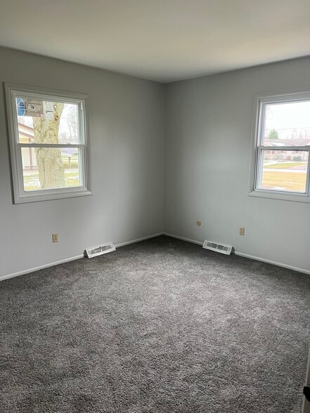 Building Photo - 369 Dehoff Dr