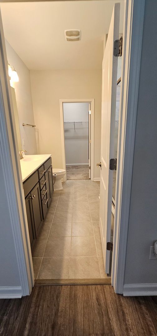 Building Photo - Glenmoor 3BR/2BA – Minutes from Downtown C...