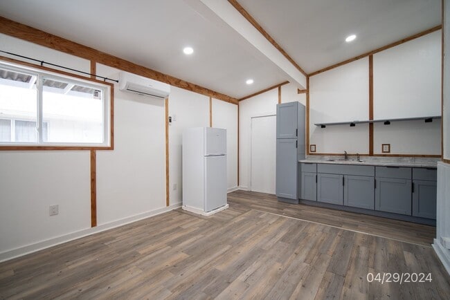 Building Photo - 1bd 1ba with Parking - Dogs negotiable $2350 94-1167 Kahuahale St