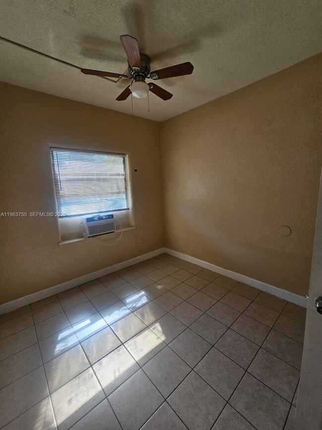 Building Photo - 2990 SW 15th Ave