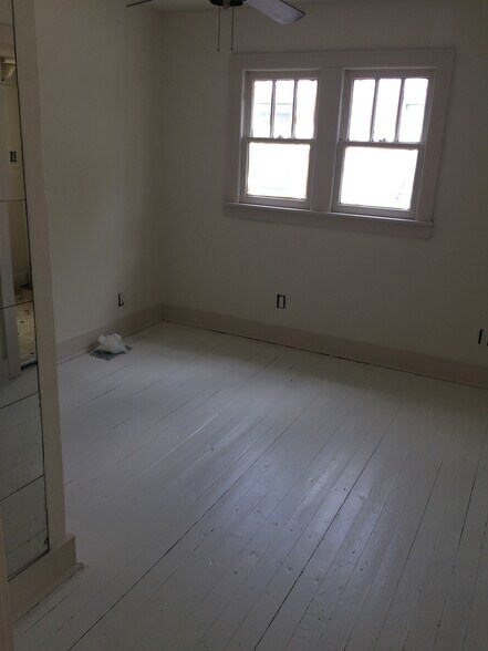 Building Photo - 320 Cherry St