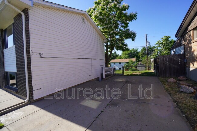 Building Photo - 3330 W Mountain Rd