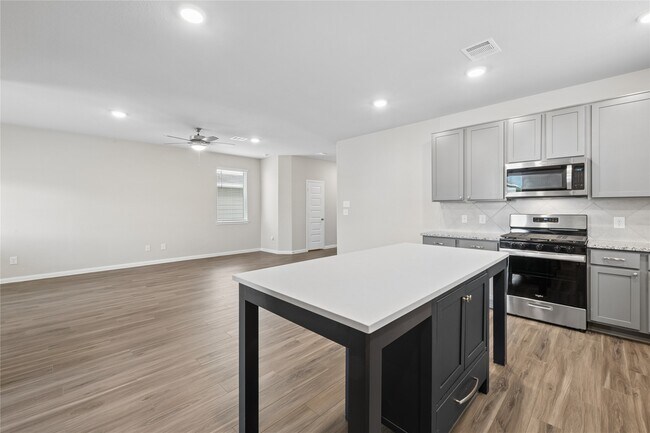 Building Photo - 2425 Shellcracker Dr