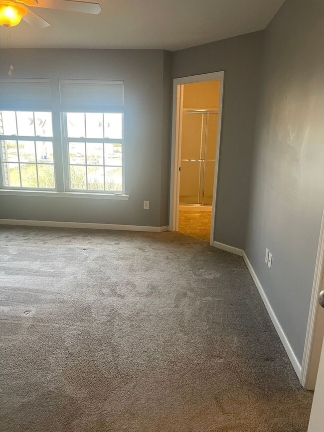 Building Photo - 3 bedroom 2 1/2 bath Townhouse in Bayberry