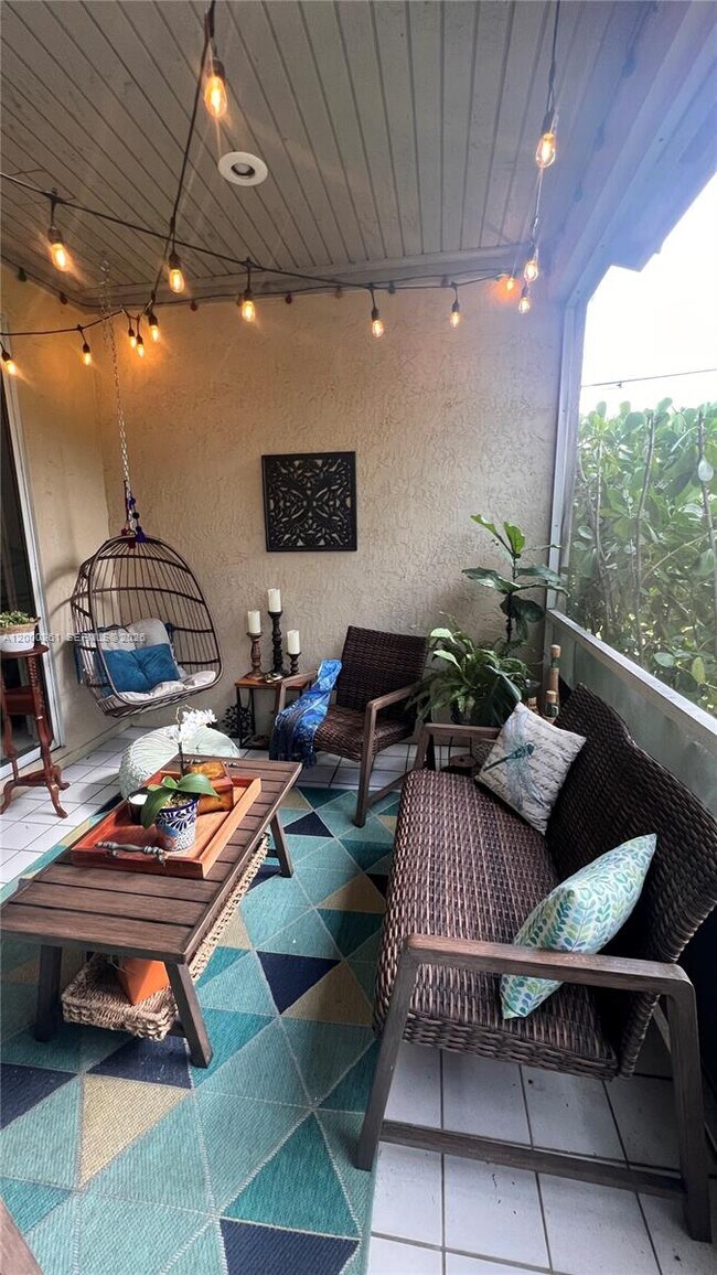 Building Photo - 6762 Via Regina