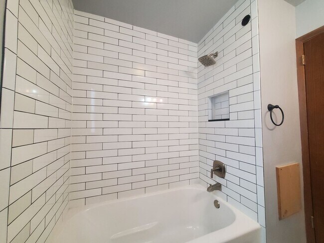 Building Photo - 3 Bedroom Single Family Ranch Home