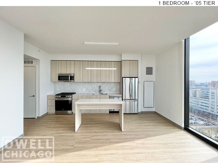 Building Photo - 503 S Damen Ave