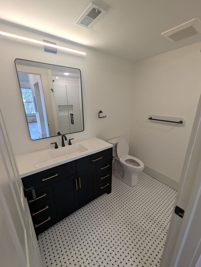 Building Photo - Beautifully Renovated 1 Bed, 1 Bath in Historic Covington