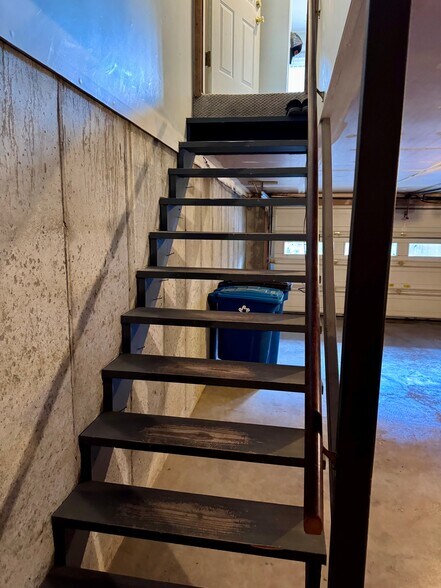 Building Photo - 1720 Azealea Ct