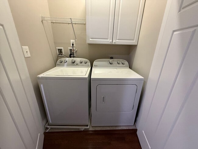 Building Photo - 2126 Avinity Loop