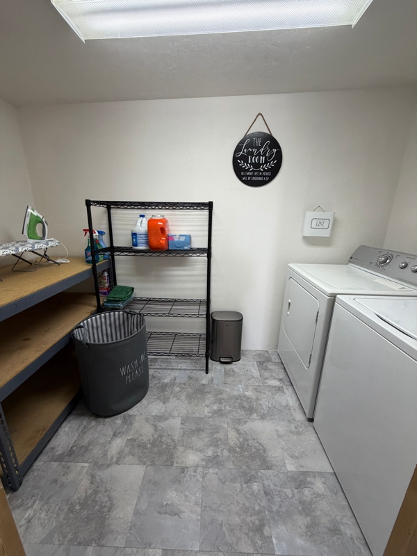 Building Photo - 1711 E Camino Carreta