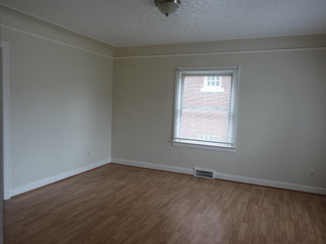 Building Photo - 8205 Outer Dr E